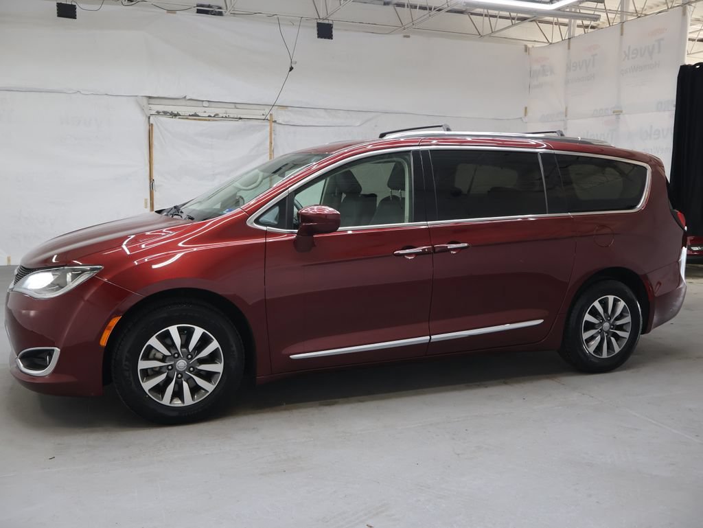 Used 2020 Chrysler Pacifica Touring-L Plus FWD image 4