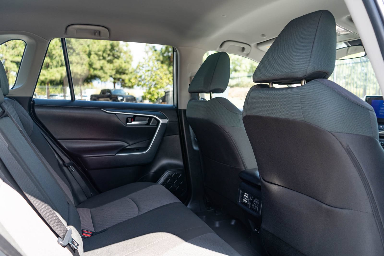 Certified 2025 Toyota RAV4 XLE FWD image 20