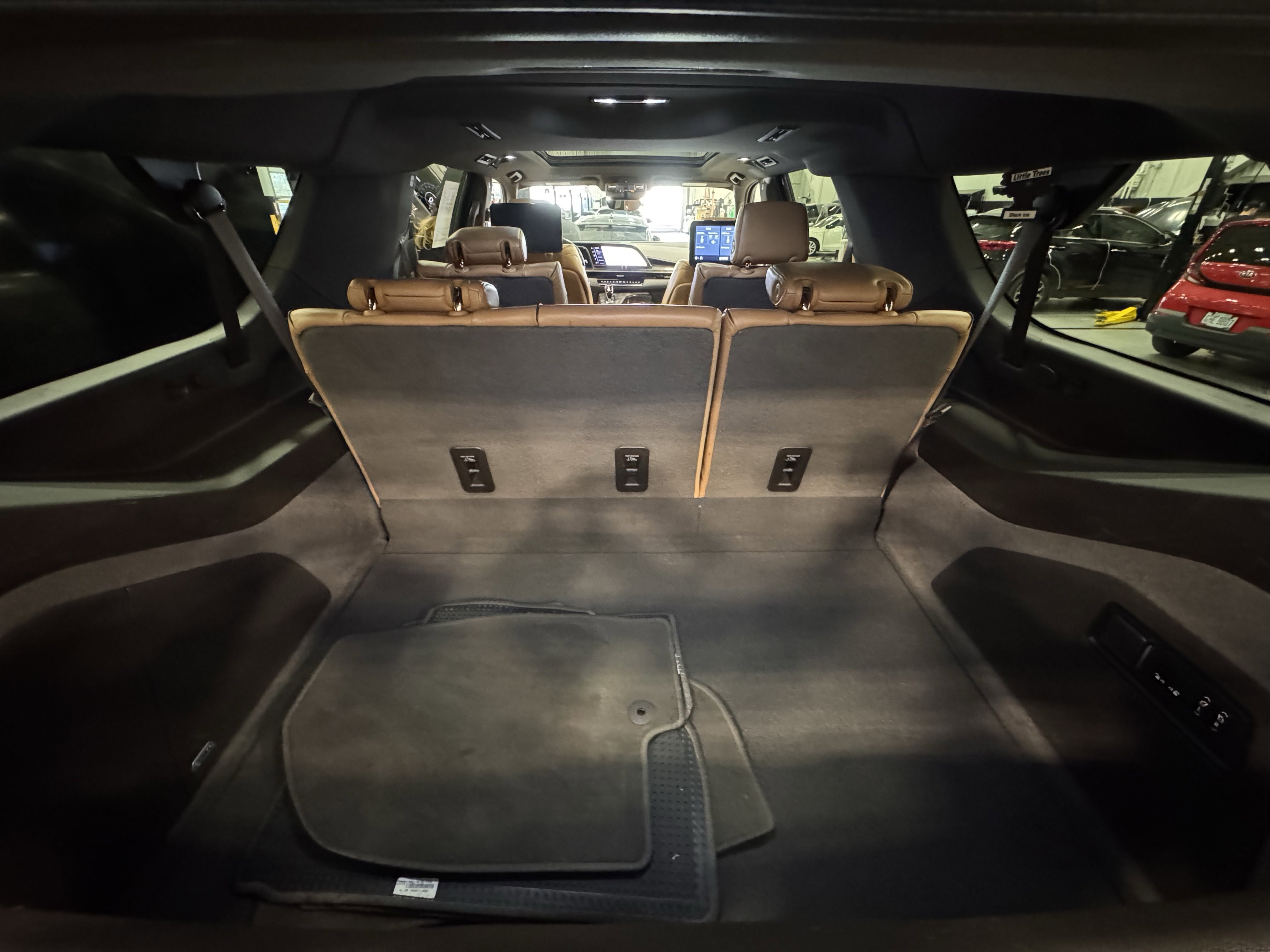 Used 2021 Cadillac Escalade ESV Premium Luxury w/ Driver Assist Tech Package image 28