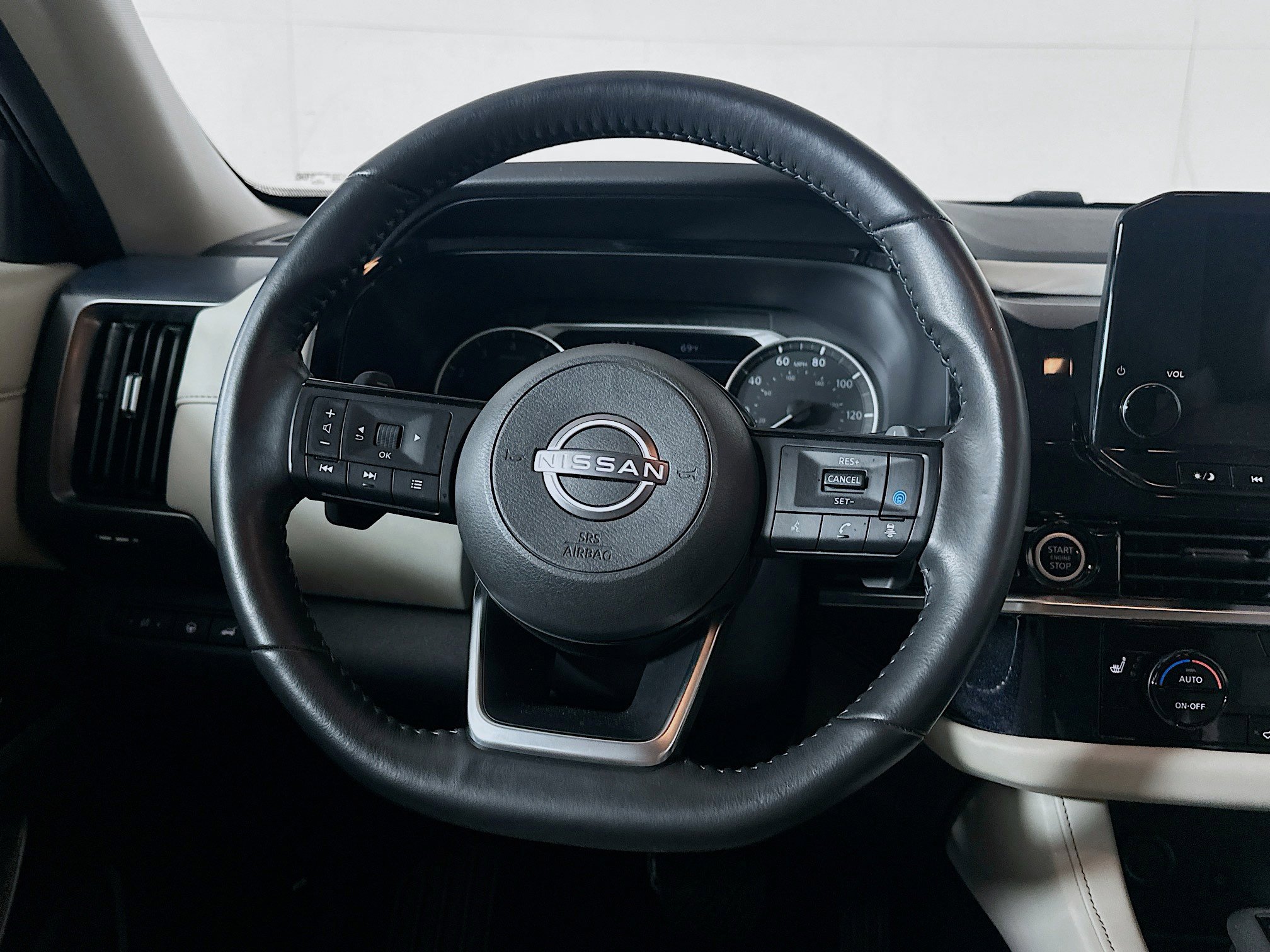 Used 2023 Nissan Pathfinder SL image 18