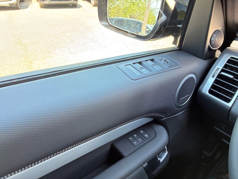 New 2026 Land Rover Discovery Limited Edition AWD/4WD image 32