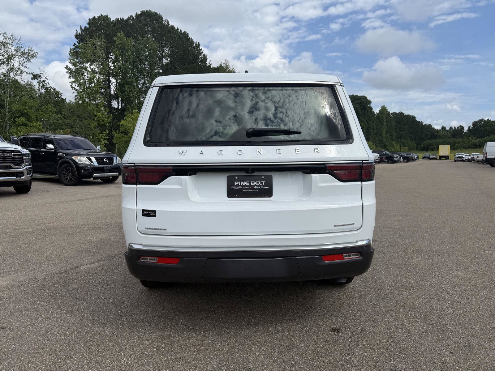 Certified 2025 Jeep Wagoneer Series II w/ 8-Passenger Seating Package AWD/4WD image 5