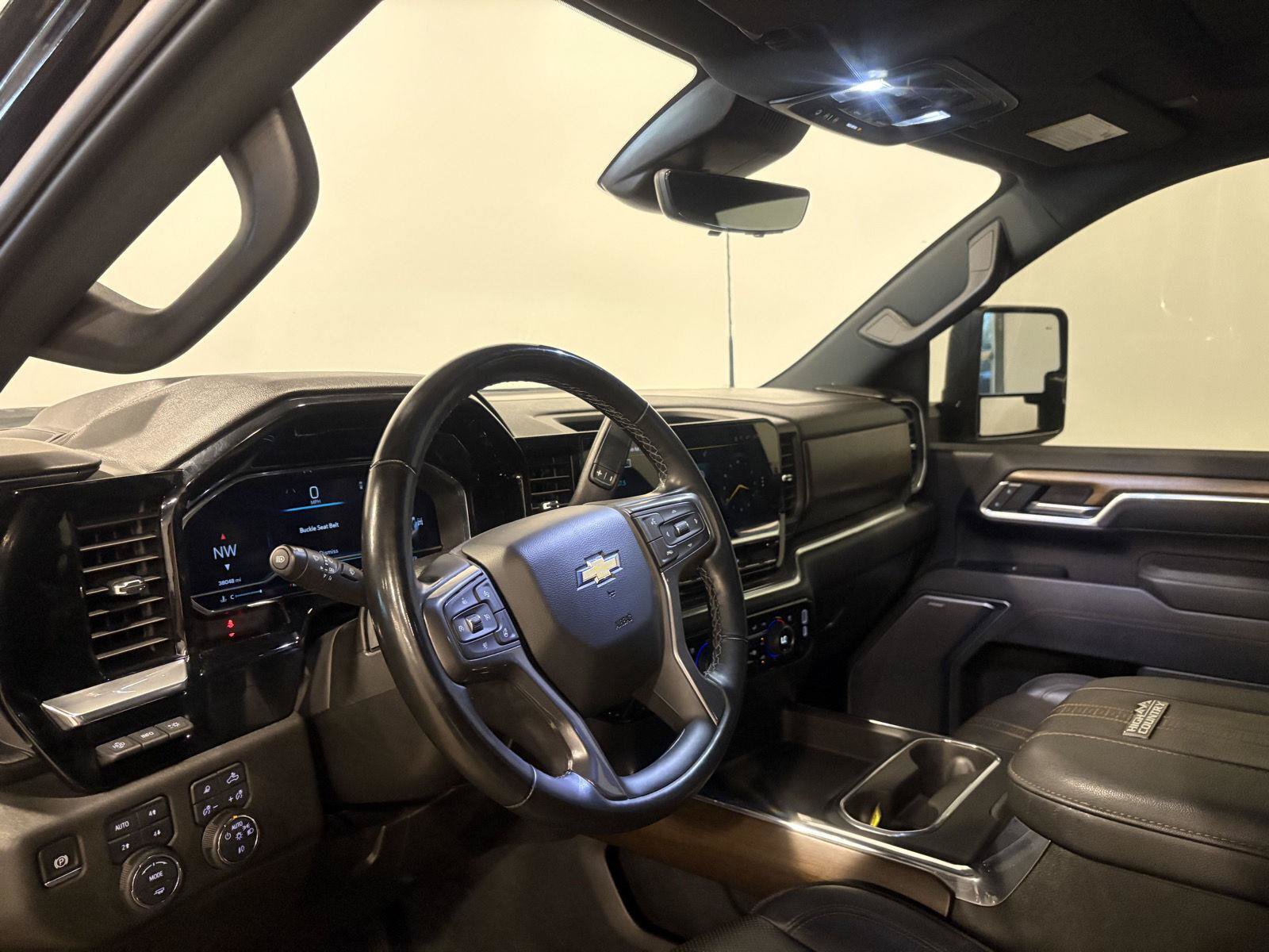 Used 2025 Chevrolet Silverado 2500 High Country w/ High Country Premium Package AWD/4WD image 20