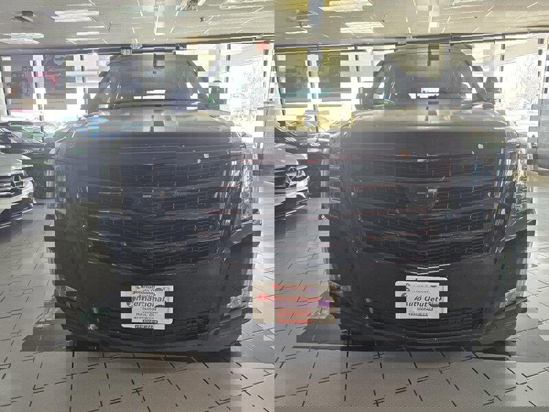 Used 2016 Cadillac Escalade ESV Luxury image 2