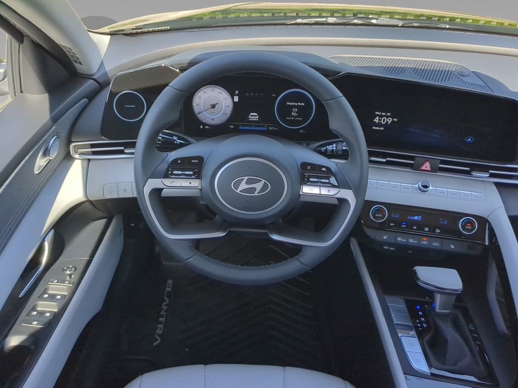 Used 2025 Hyundai Elantra Limited FWD image 24