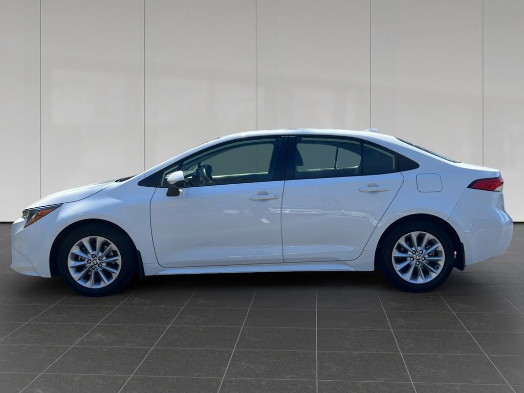 Used 2022 Toyota Corolla LE w/ LE Convenience Package FWD image 2