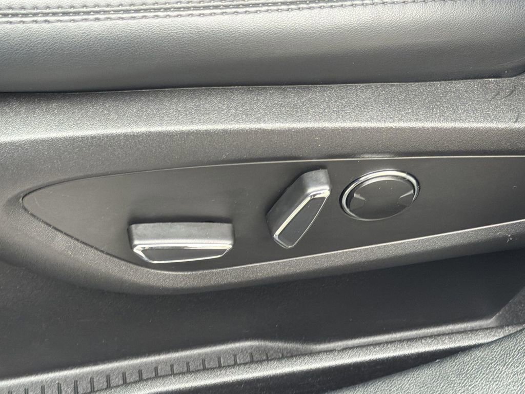 Used 2023 Lincoln Nautilus Reserve image 22