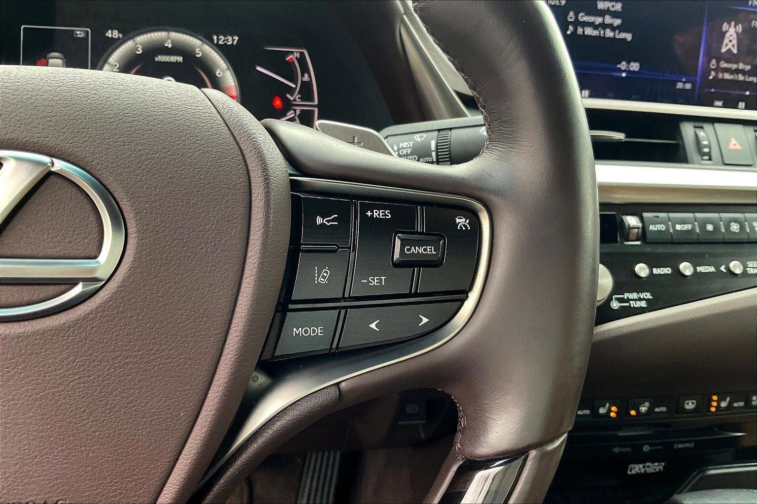 Used 2021 Lexus ES 250 w/ Luxury Package image 21