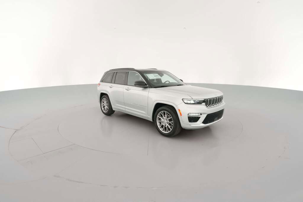 New 2025 Jeep Grand Cherokee Summit w/ Luxury Tech Group V image 16