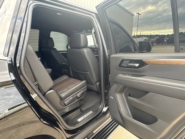 Used 2025 Chevrolet Tahoe High Country AWD/4WD image 17