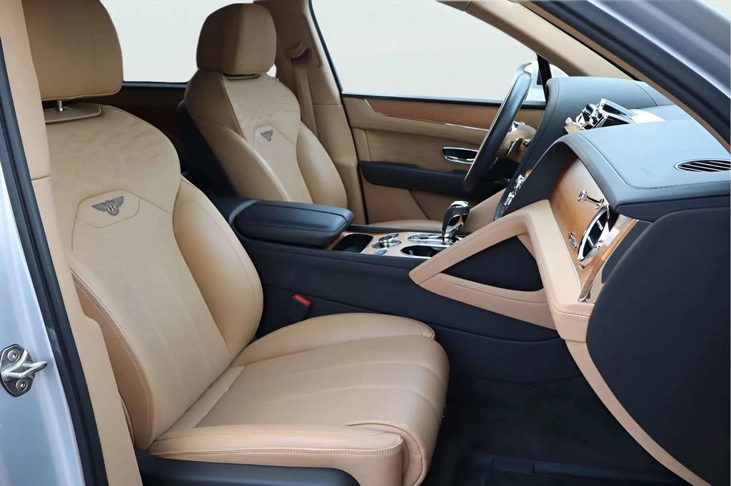 Used 2023 Bentley Bentayga Extended Wheelbase AWD/4WD image 14