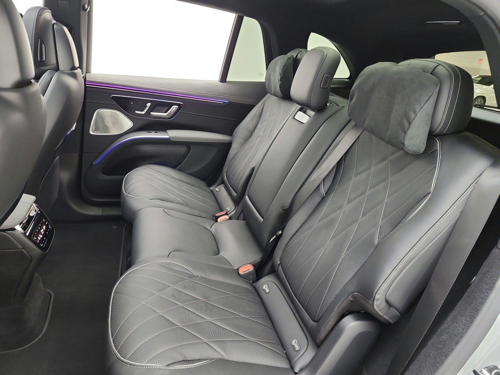New 2026 Mercedes-Benz EQS 550 4MATIC SUV image 11