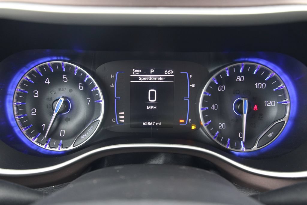 Used 2022 Chrysler Voyager LX FWD image 41