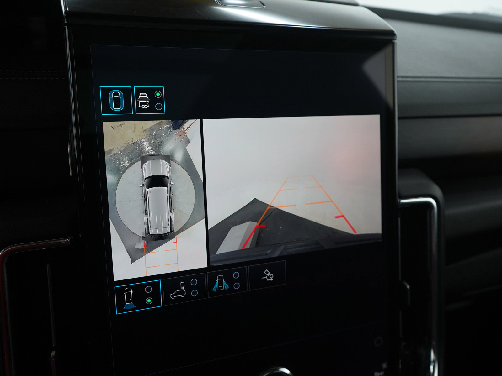 Used 2025 GMC Yukon Denali w/ Sun & Power Step Package image 25