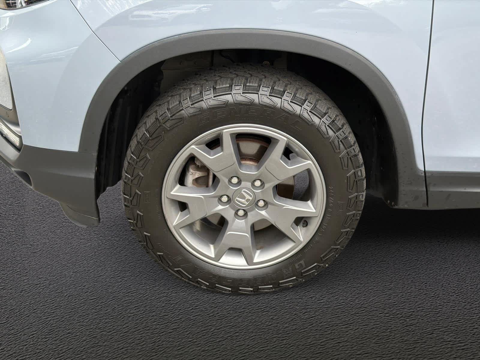 Used 2025 Honda Passport TrailSport image 10