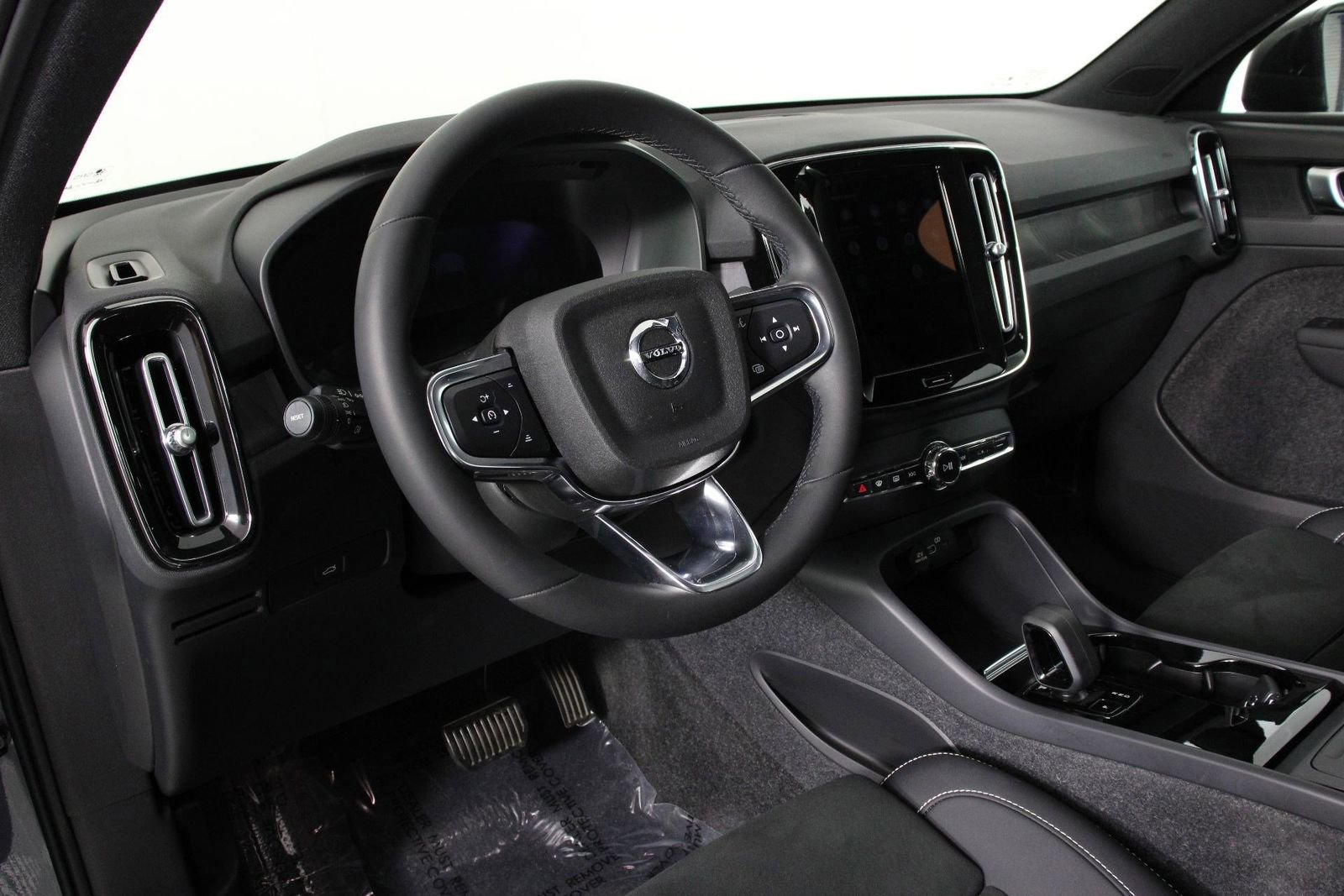 Certified 2023 Volvo C40 P8 Recharge Plus AWD/4WD image 14