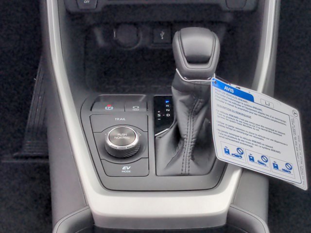 Used 2021 Toyota RAV4 XLE image 19