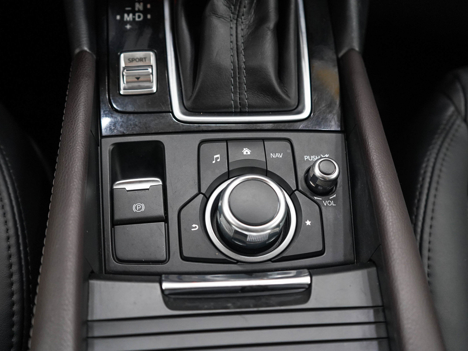 Used 2018 MAZDA MAZDA3 Touring FWD image 23