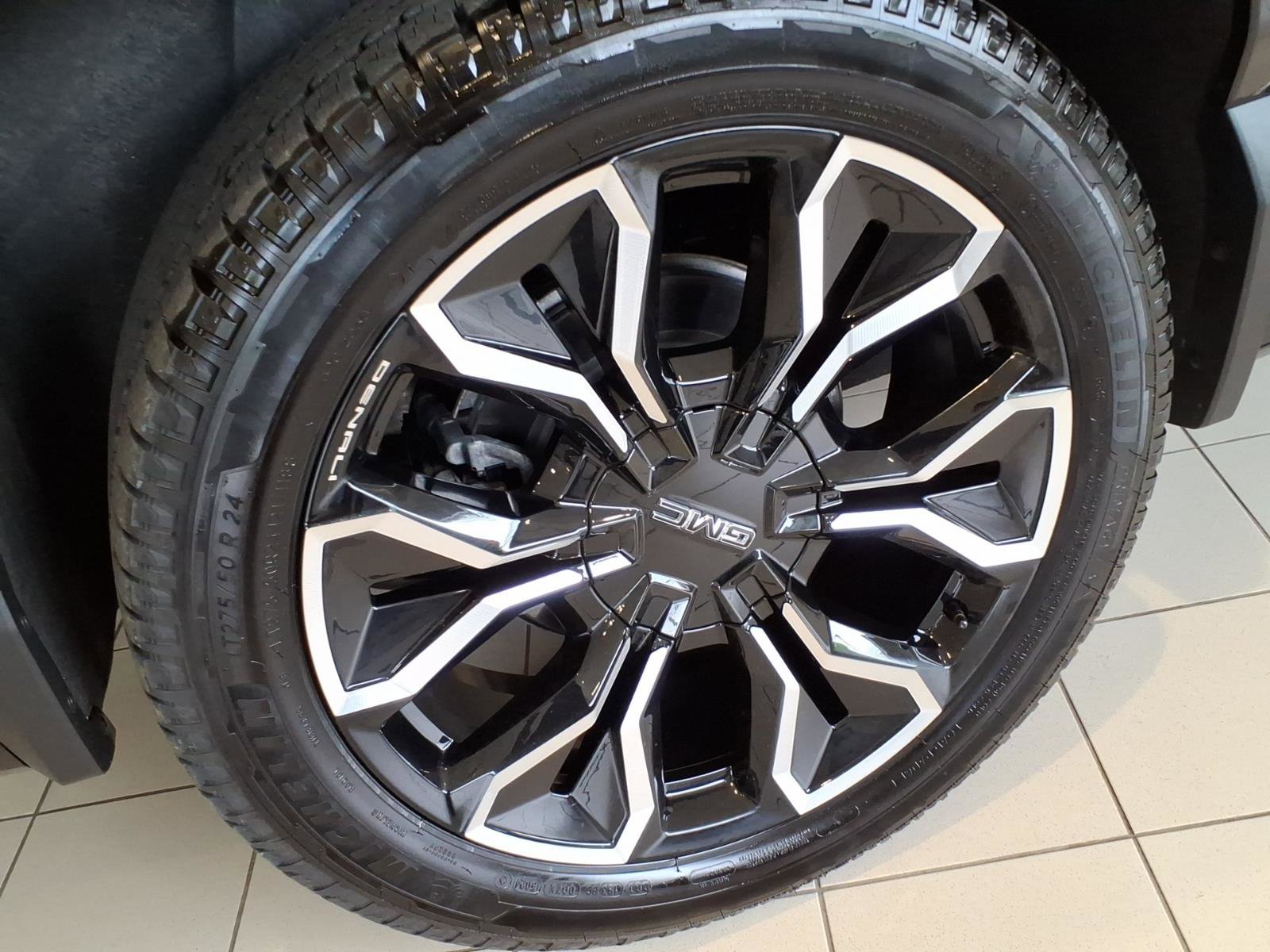 Used 2025 GMC Sierra EV Denali AWD/4WD image 7
