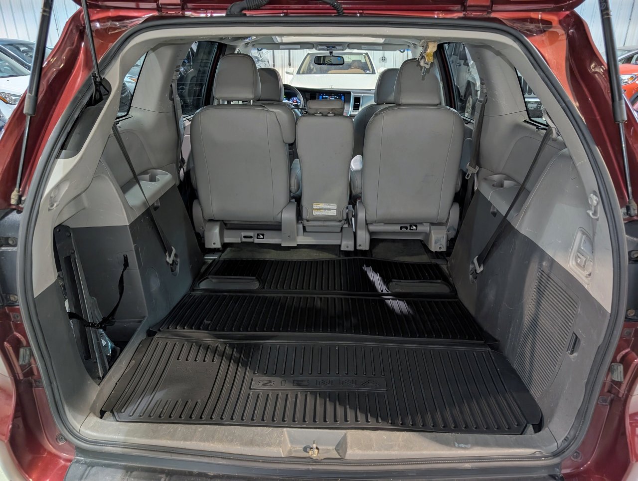 Used 2017 Toyota Sienna XLE Premium image 25
