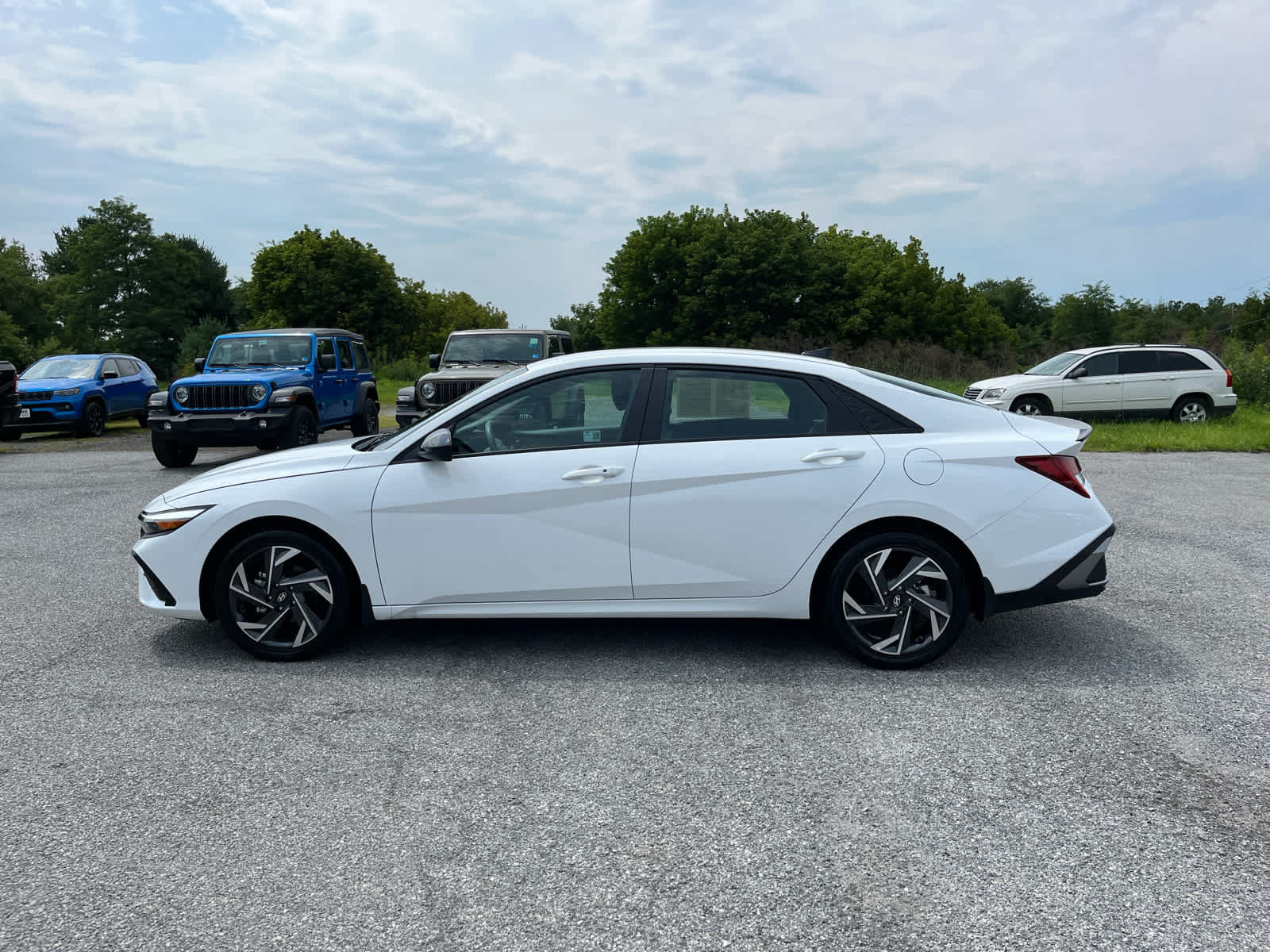 Used 2025 Hyundai Elantra SEL FWD image 6