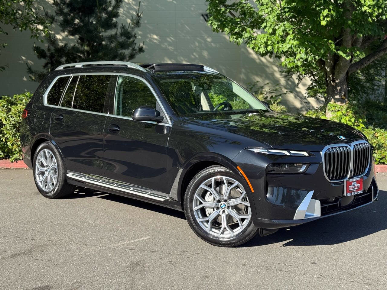 Used 2025 BMW X7 xDrive40i w/ Premium Package image 3