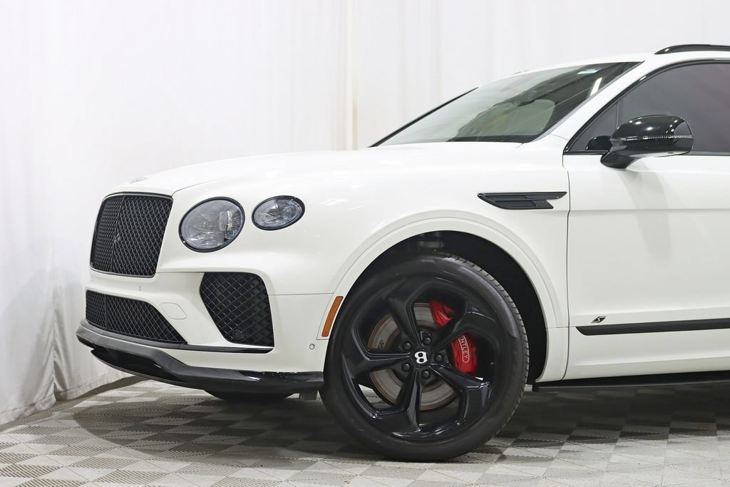 Used 2023 Bentley Bentayga AWD/4WD image 2