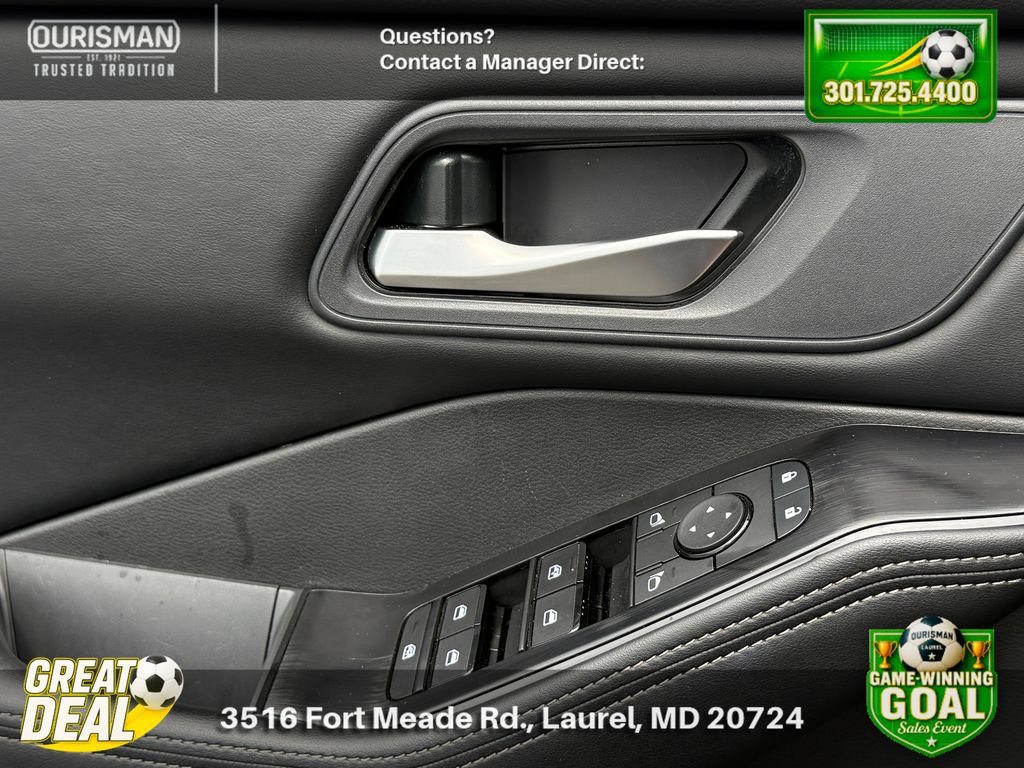 Used 2025 Nissan Rogue SV FWD image 34
