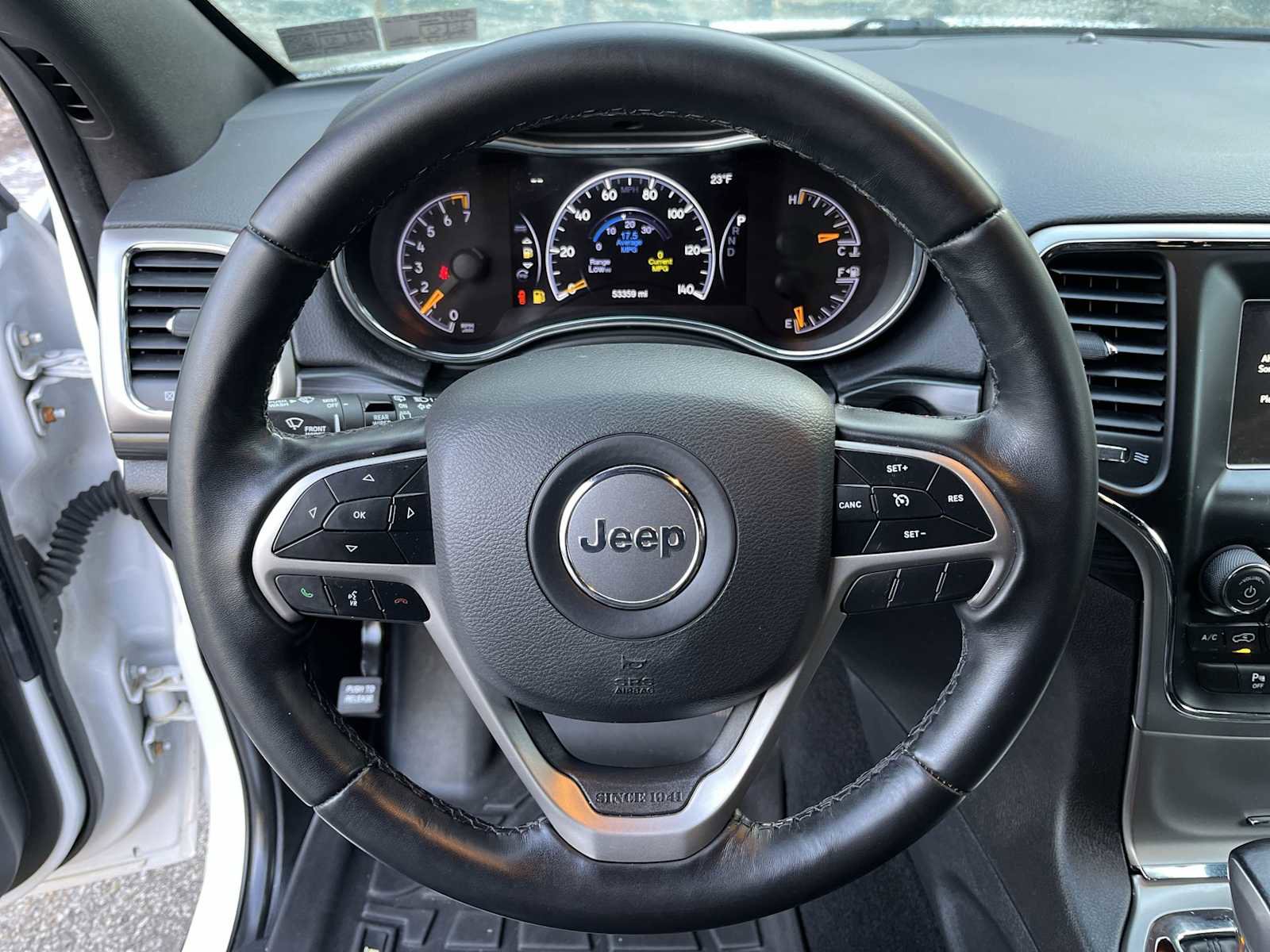 Used 2020 Jeep Grand Cherokee Laredo image 11