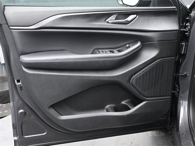 New 2025 Jeep Grand Cherokee L Laredo image 11