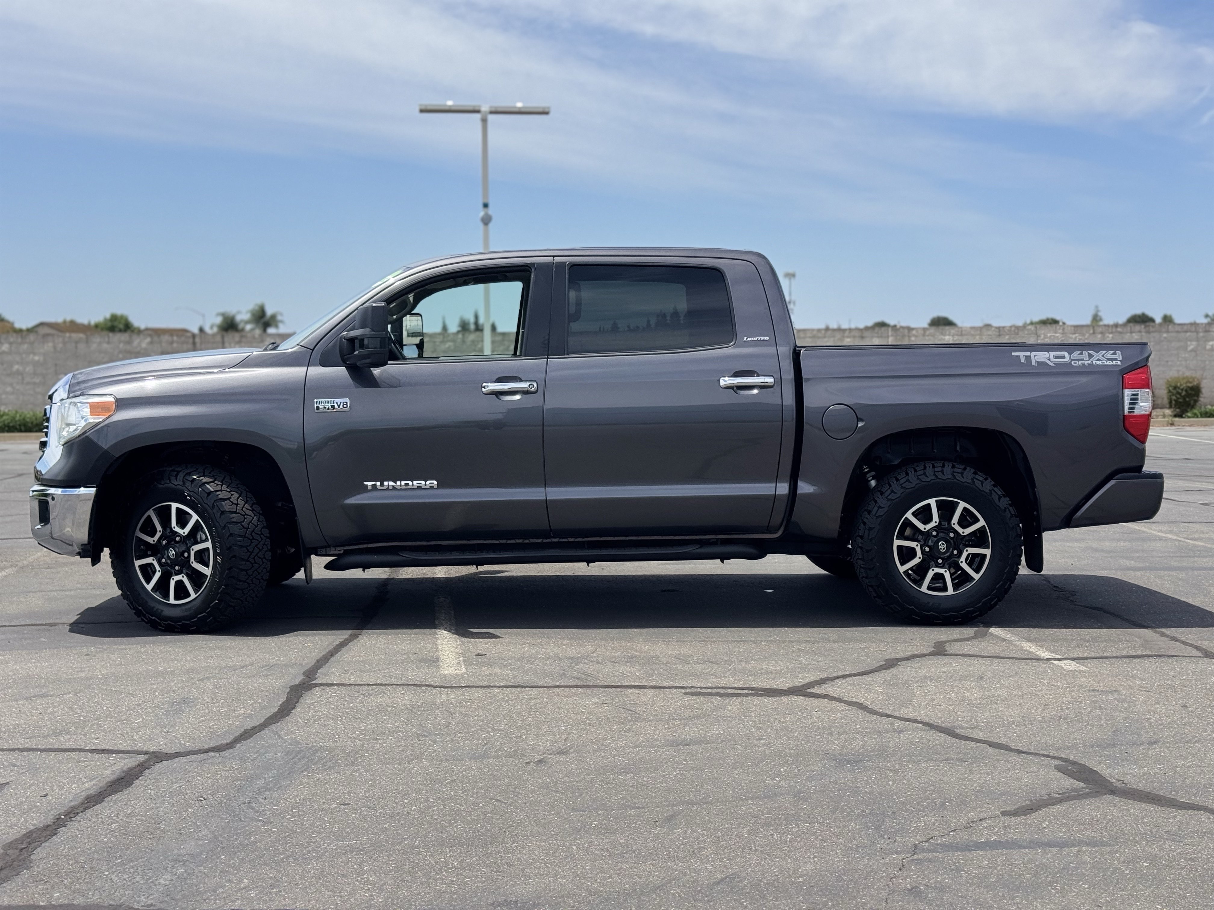 Used 2017 Toyota Tundra Limited w/ Limited Premium Package AWD/4WD image 4