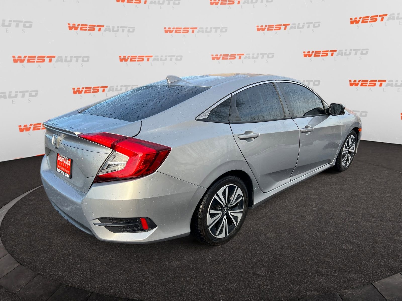 Used 2018 Honda Civic EX-L image 5