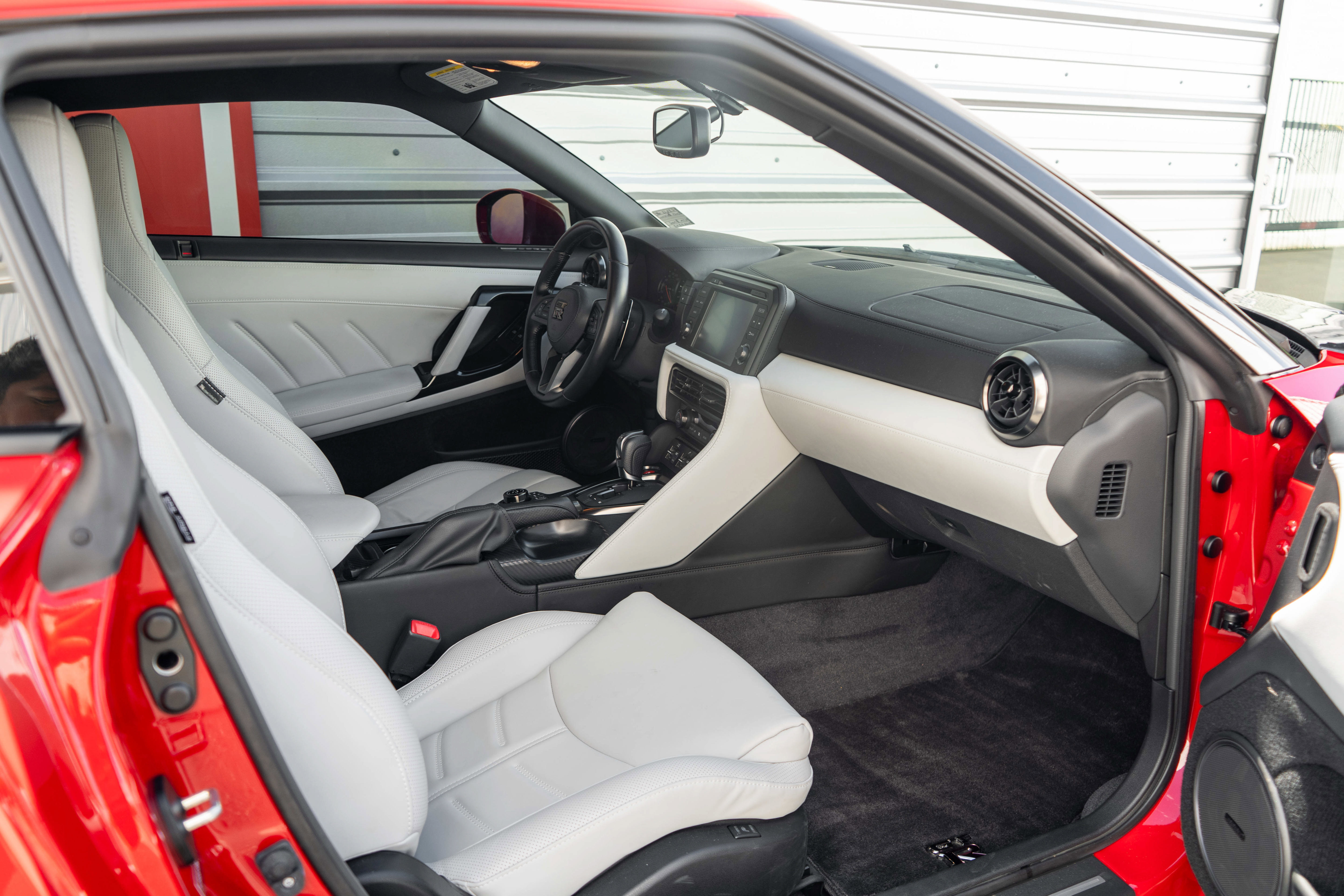 Used 2024 Nissan GT-R Premium w/ Premium Interior Package AWD/4WD image 26
