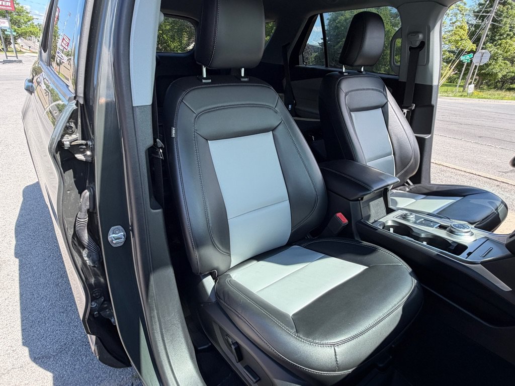 Used 2022 Ford Explorer XLT w/ Equipment Group 202A AWD/4WD image 19