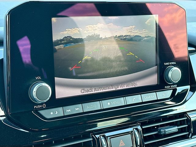 Used 2024 Nissan Pathfinder SV image 13