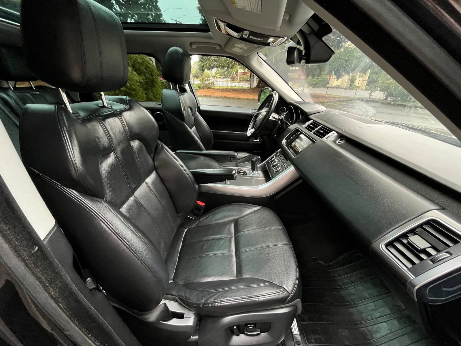 Used 2016 Land Rover Range Rover Sport SE image 10