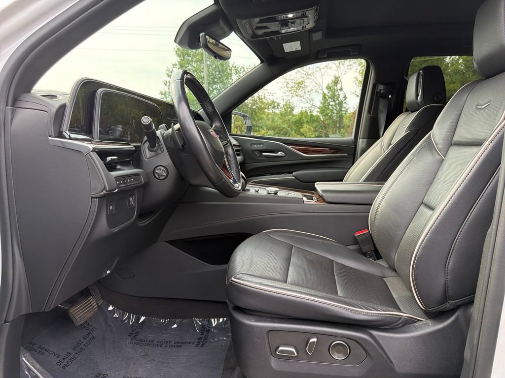 Certified 2023 Cadillac Escalade Premium Luxury AWD/4WD image 3