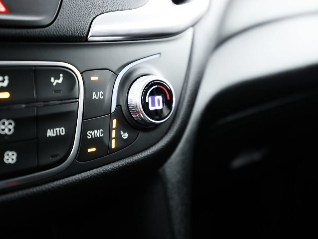 Used 2021 Chevrolet Equinox LT FWD image 26