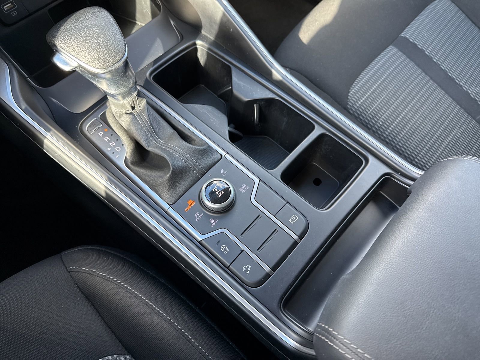 Used 2022 Kia Sorento LX image 25