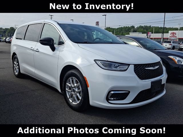 Used 2024 Chrysler Pacifica Touring-L FWD image 1