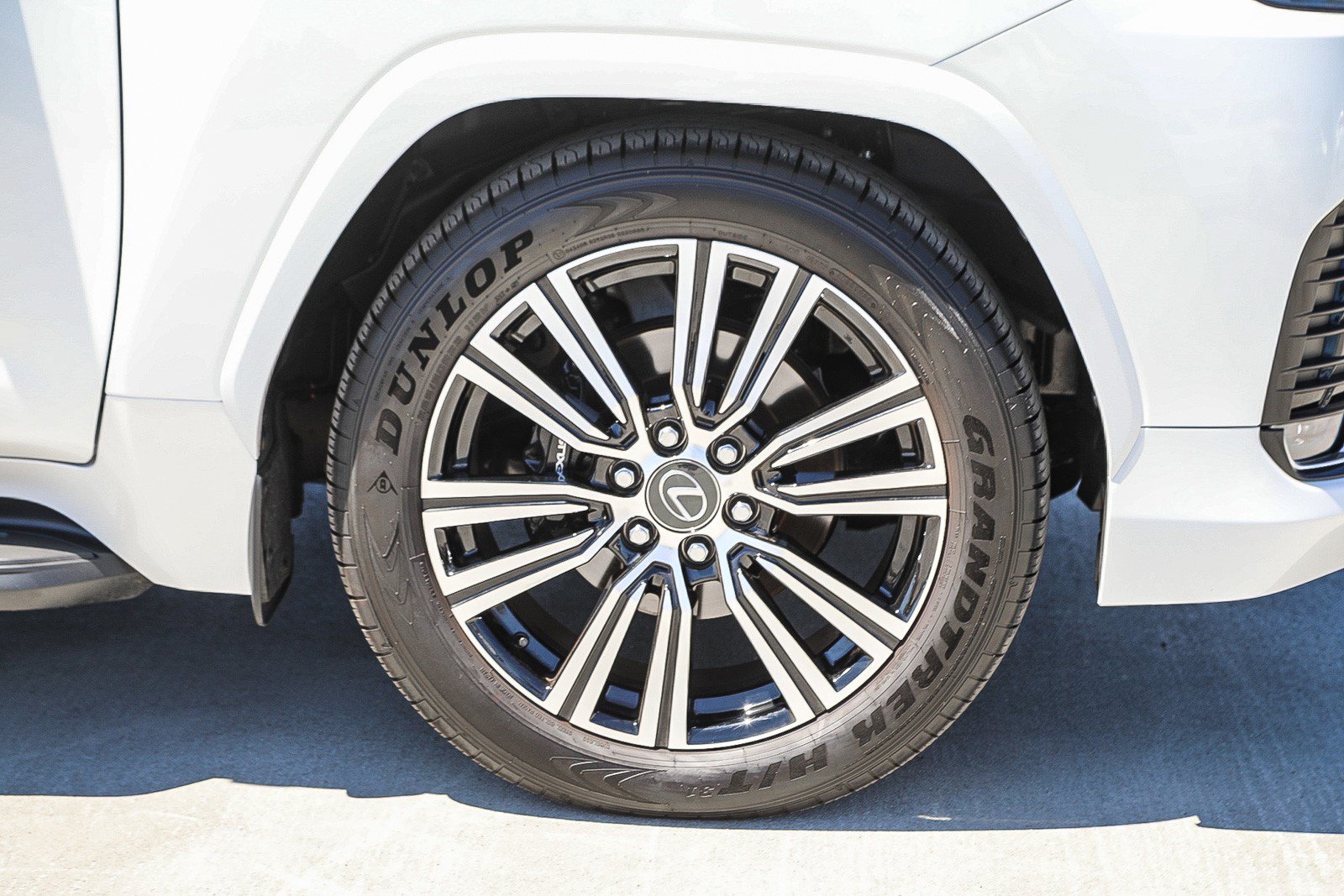 Certified 2026 Lexus LX 600 4WD w/ Luxury Package image 10