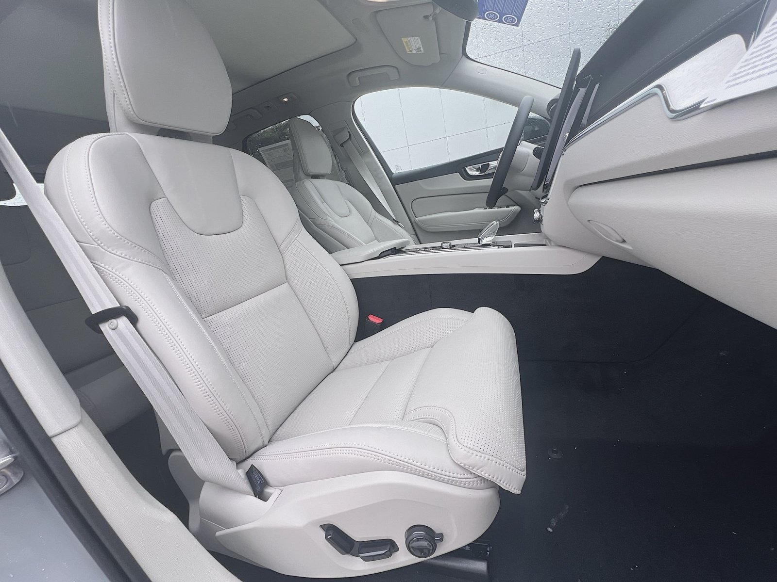 New 2026 Volvo XC60 B5 Ultra w/ Protection Package Premier AWD/4WD image 27