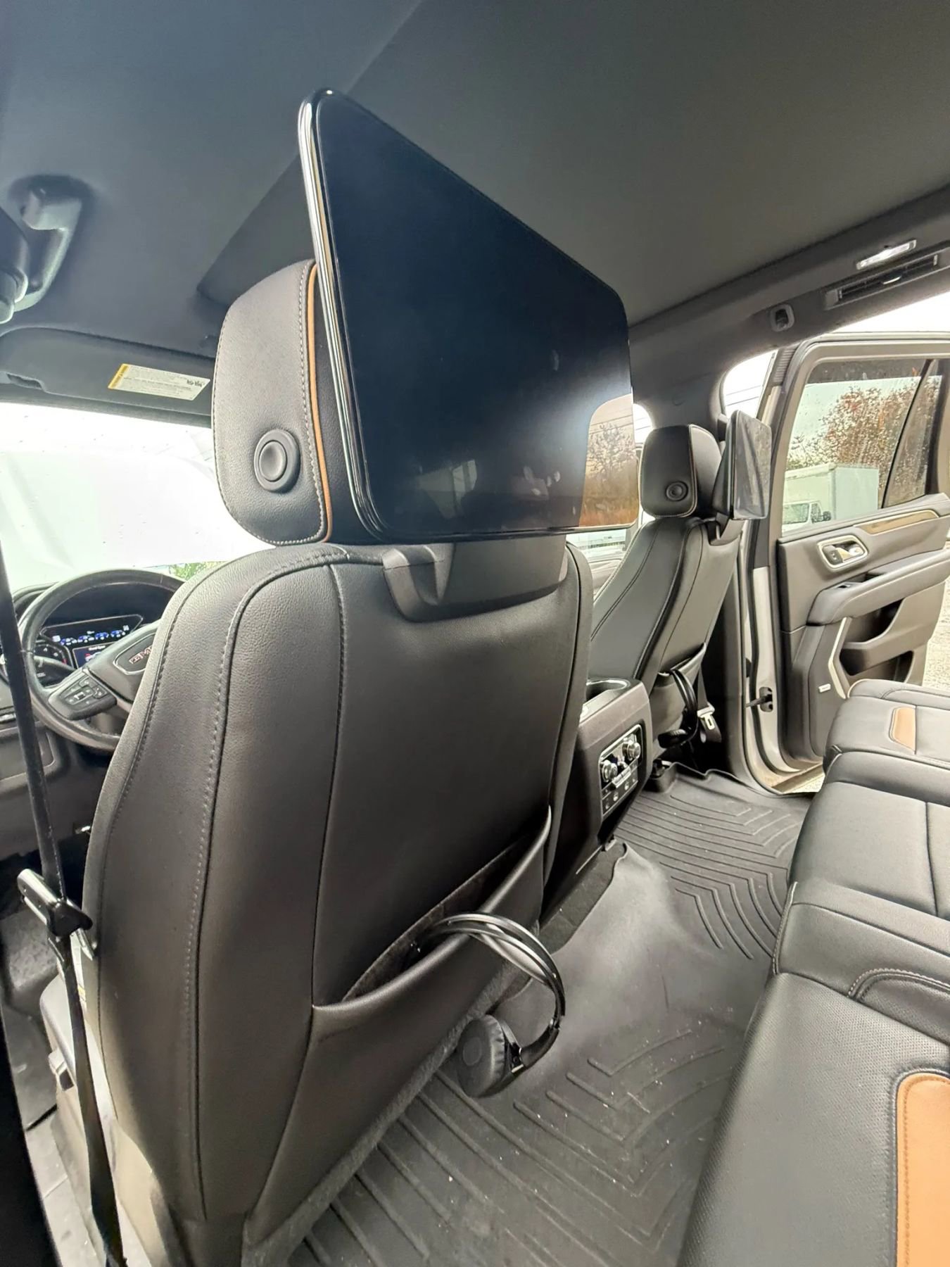 Used 2021 GMC Yukon AT4 w/ AT4 Premium Package image 39