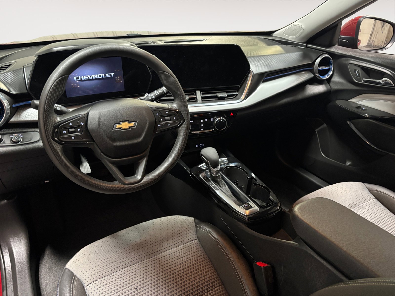 Used 2025 Chevrolet Trax LT image 10