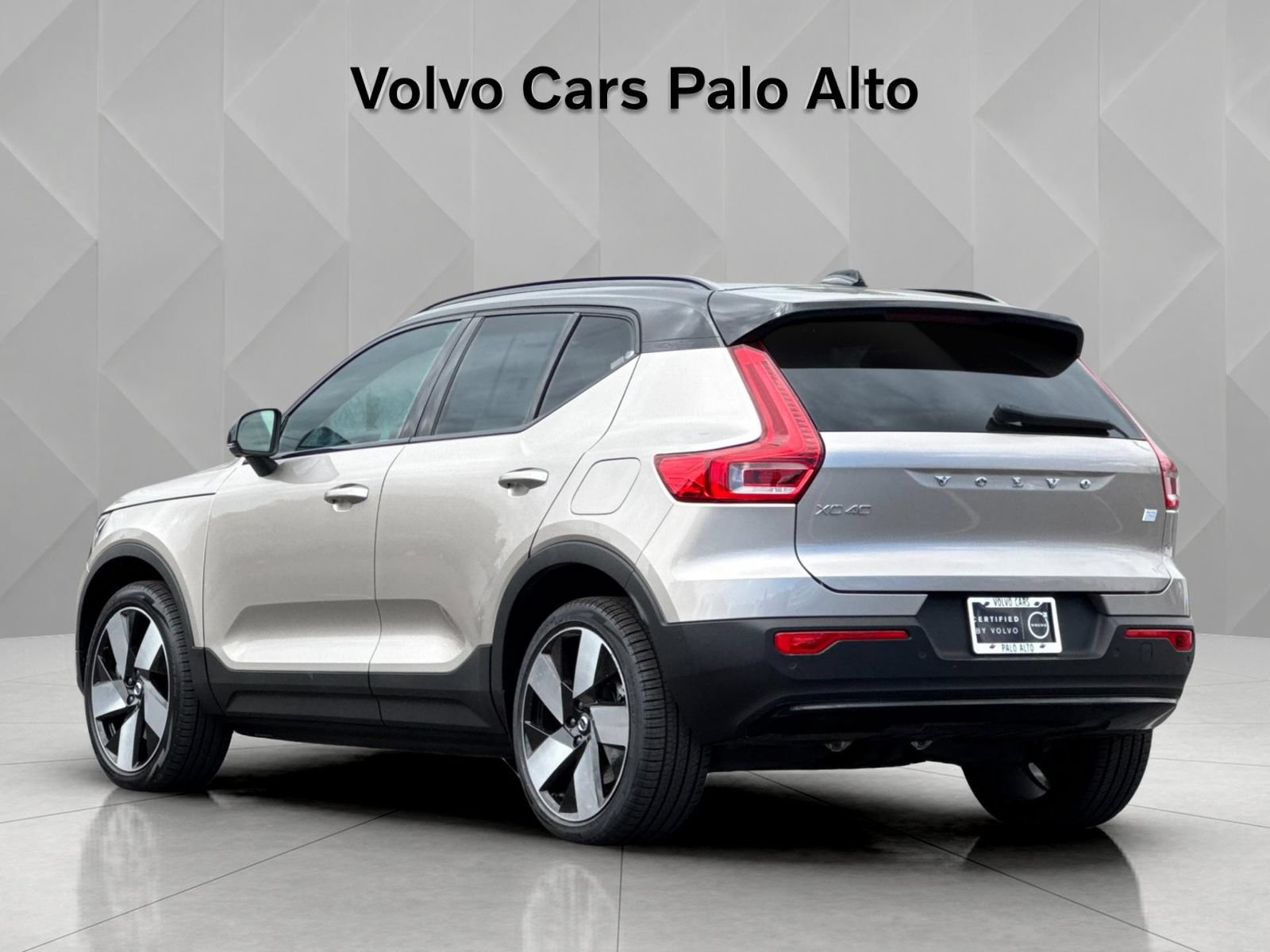 Certified 2023 Volvo XC40 Recharge Ultimate AWD/4WD image 9