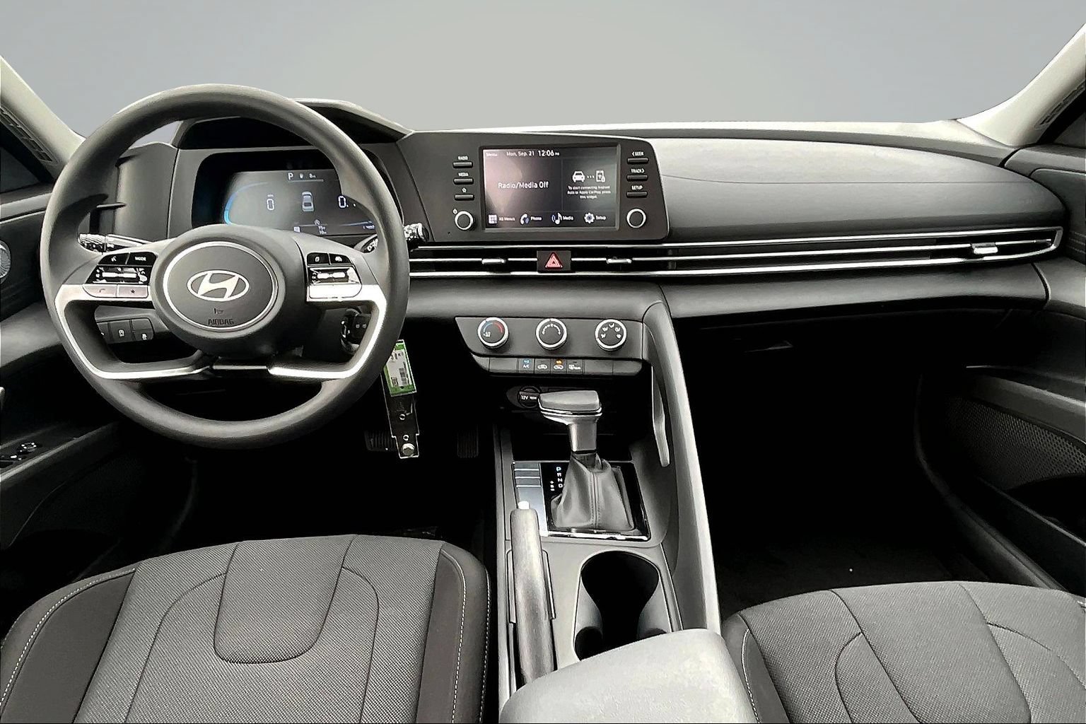 New 2026 Hyundai Elantra SE FWD image 5