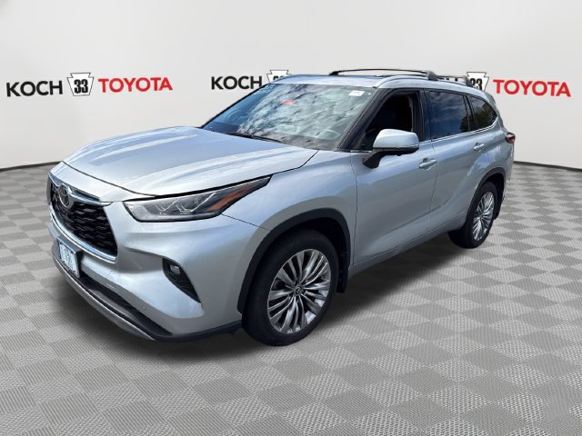 Used 2023 Toyota Highlander Platinum AWD/4WD image 3
