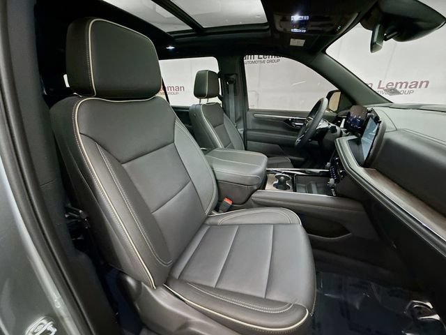 Used 2025 Chevrolet Suburban Premier w/ Sun And Tow Package AWD/4WD image 32