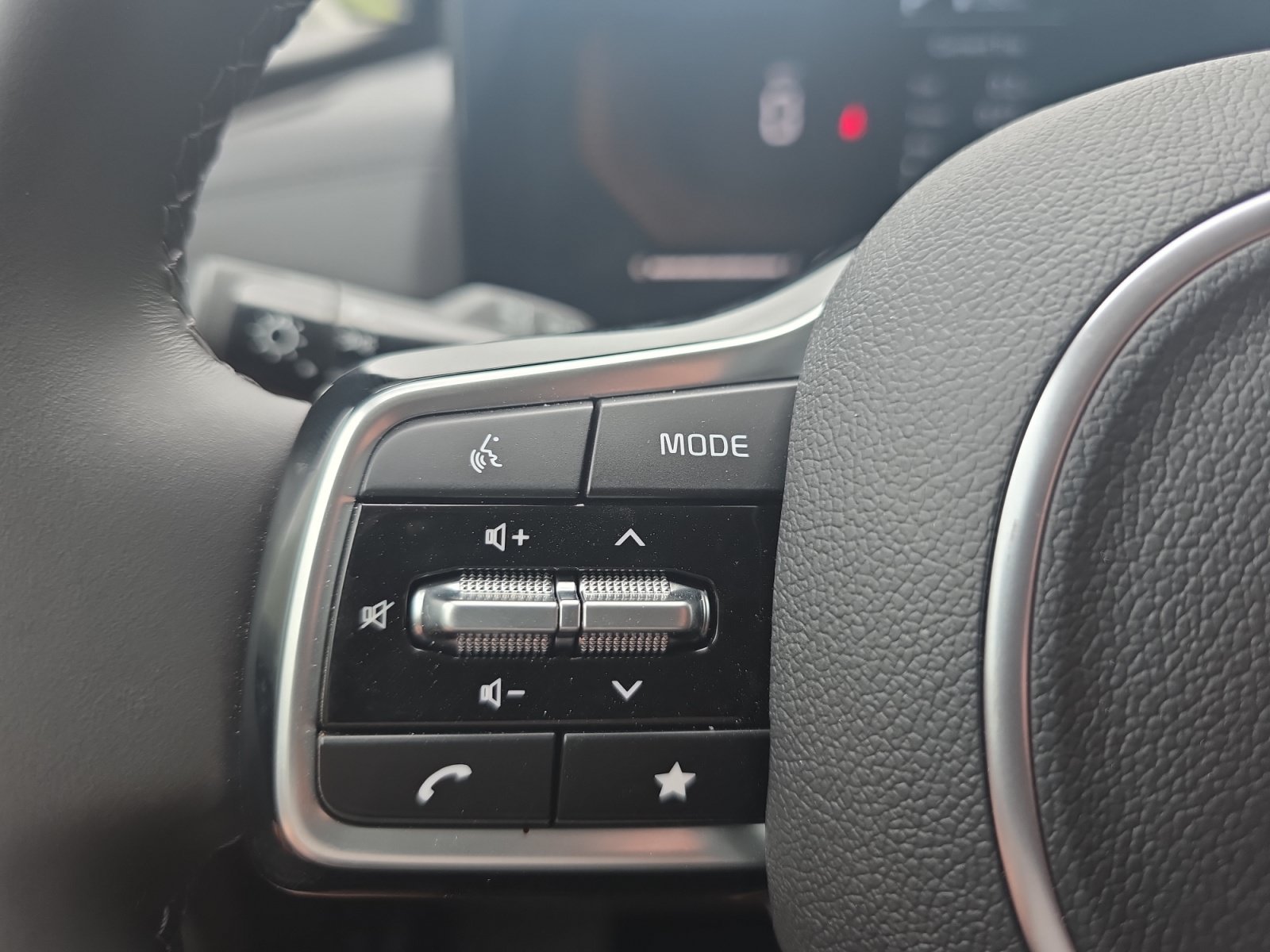 Certified 2026 Kia Carnival EX FWD image 25