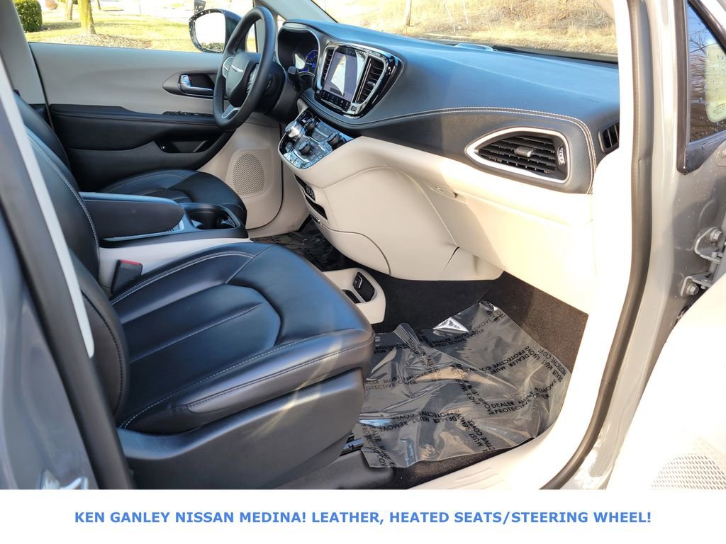 Used 2023 Chrysler Pacifica Touring-L image 53